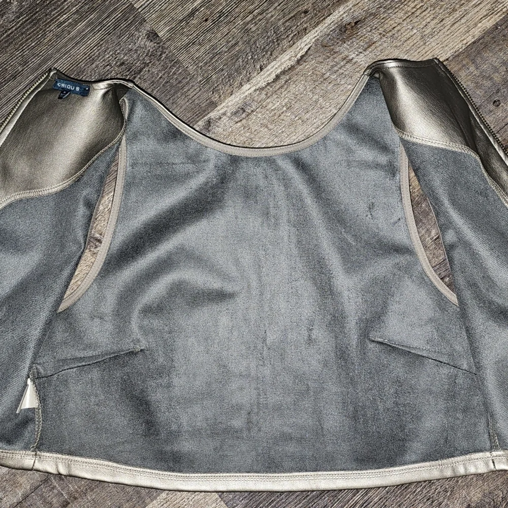 Kirious Women's Metallic FauxLeather Crop Top Full-Zip Size M - Picture 6 of 6